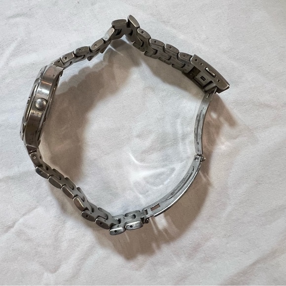 Nautica Stainless Steel Watch Needs a new battery - Picture 5 of 12